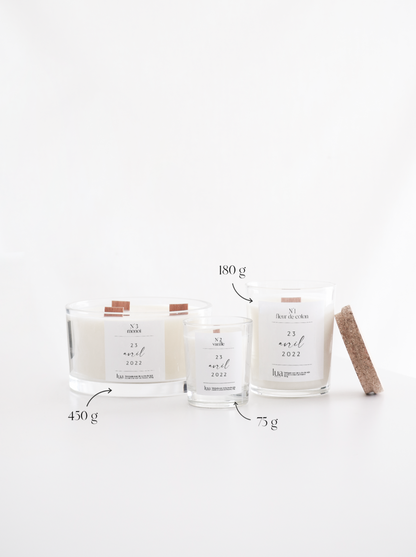 Bougie naturelle parfumée Lua Bougie, contenant transparent, parfum de Grasse. 