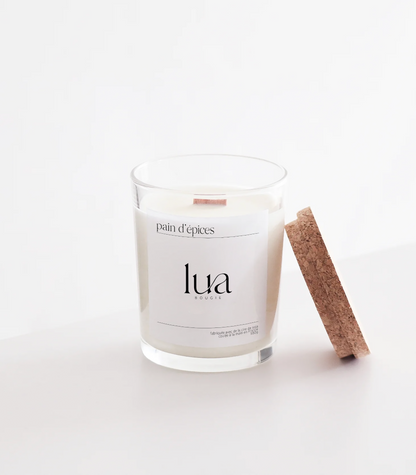 Bougie LUA, des bougies fabriquées en France,  bougie rechargeables et personnalisables. Contenant transparent et parfum pain d'épices. 