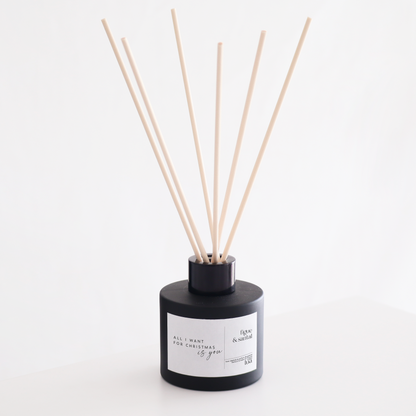 Diffuseur de parfum végétale et naturelle, contenant noir, et parfum Figue & Santal. 