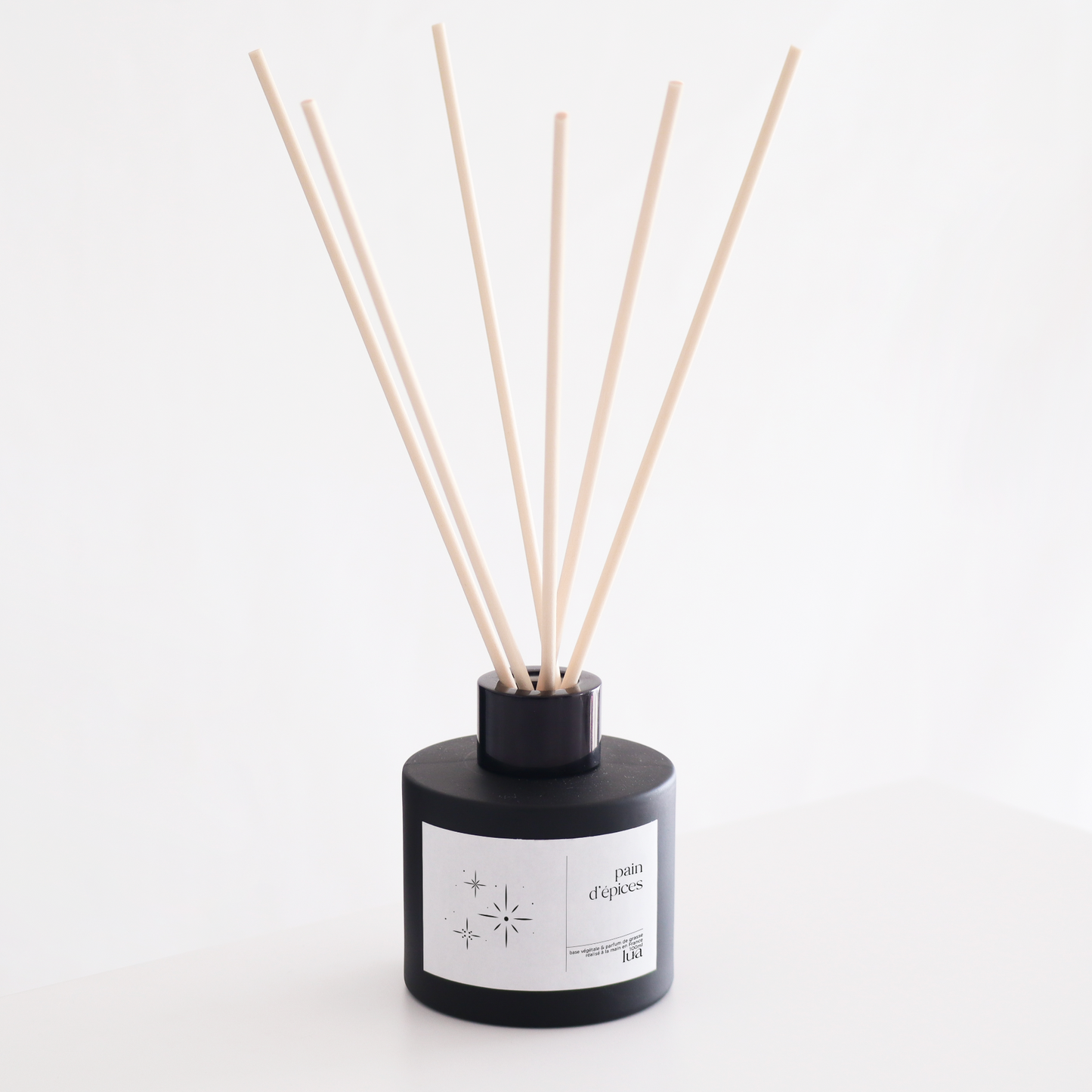 Diffuseur de parfum naturelle, contenant noir, parfum de Grasse, collection noël étoile. 