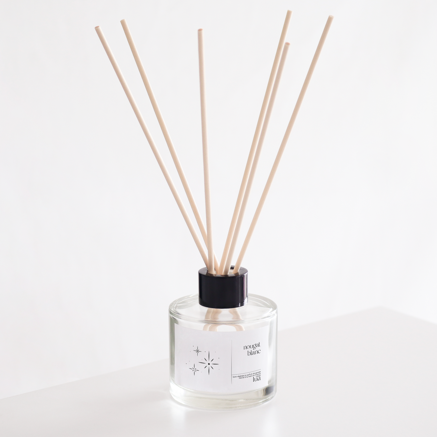 Diffuseur de parfum naturelle, couleur de contenant transparent, parfum Nougat Blanc. 