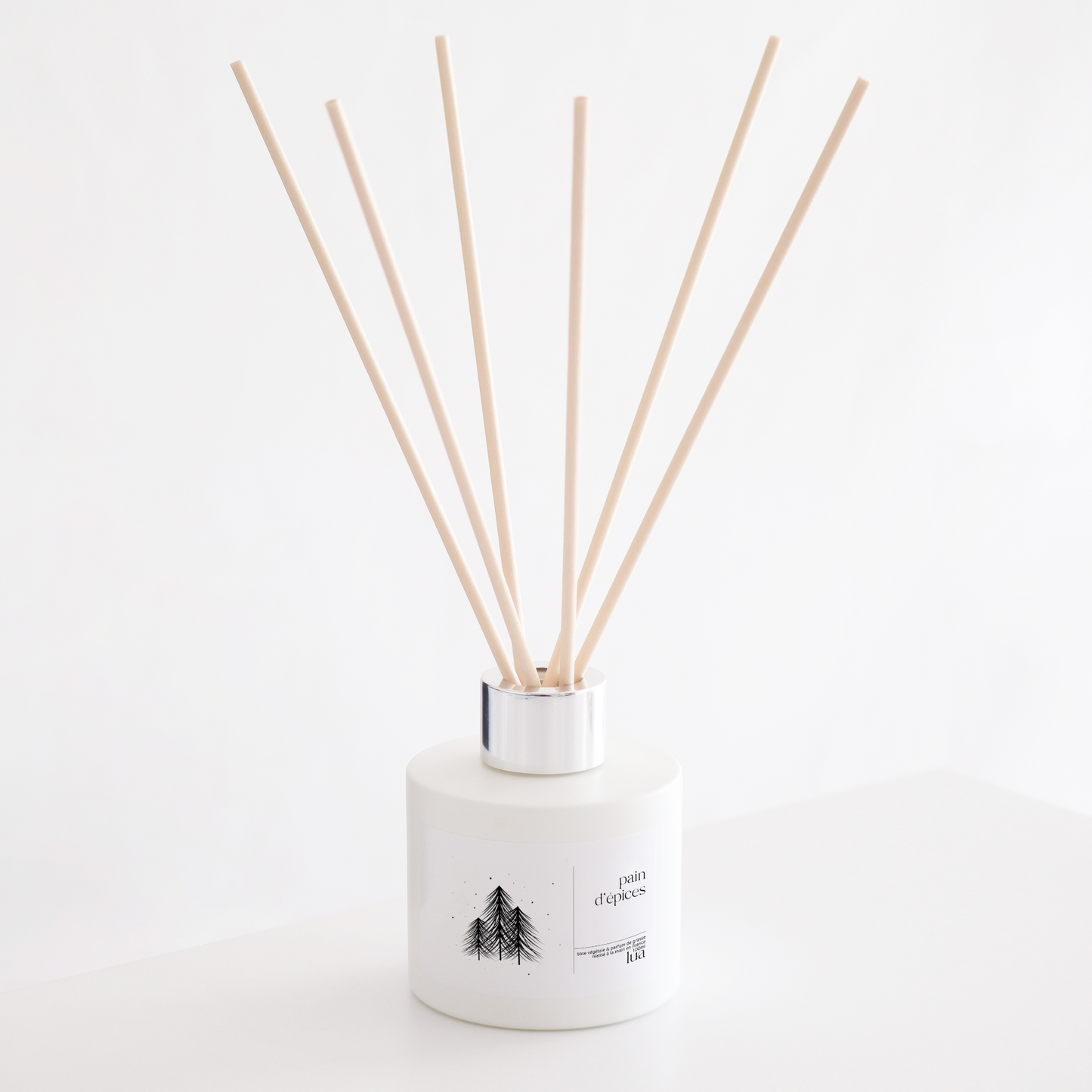 Diffuseur de parfum collection de noël avec étiquette sapin de noël, parfum pain d'épices. 