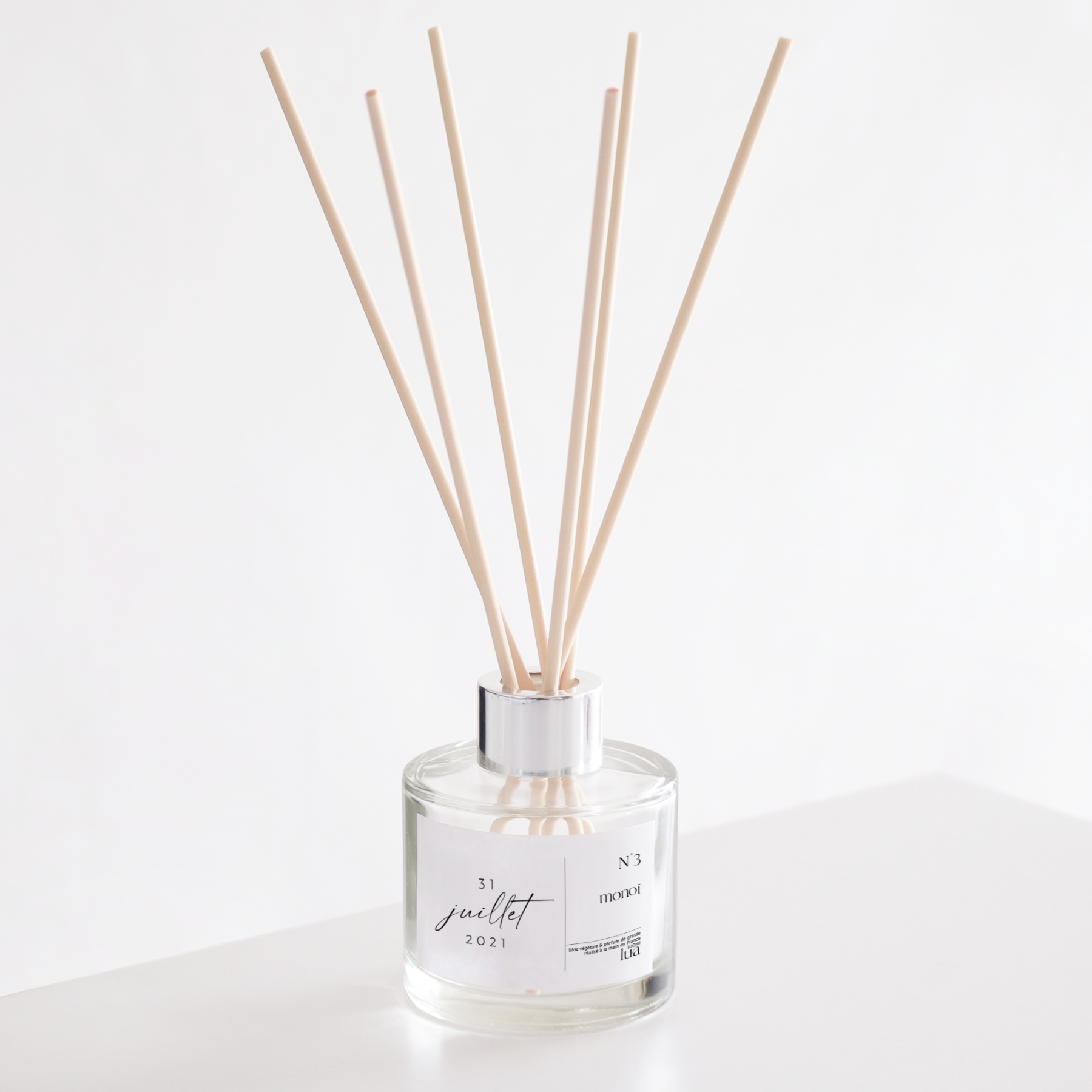 Diffuseur de parfum transparent, parfum monoï, base végétale et parfum de Grasse. 