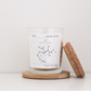 Bougie parfumée poudre de riz signe astrologique LUA rechargeable pour rendre votre bougie intemporelle. Cette bougie est coulée à la main en France avec de la cire de soja 100% végétale avec une mèche en bois d’origine France. Cette bougie est livrée avec un pochon éco-responsable floqué LUA. 